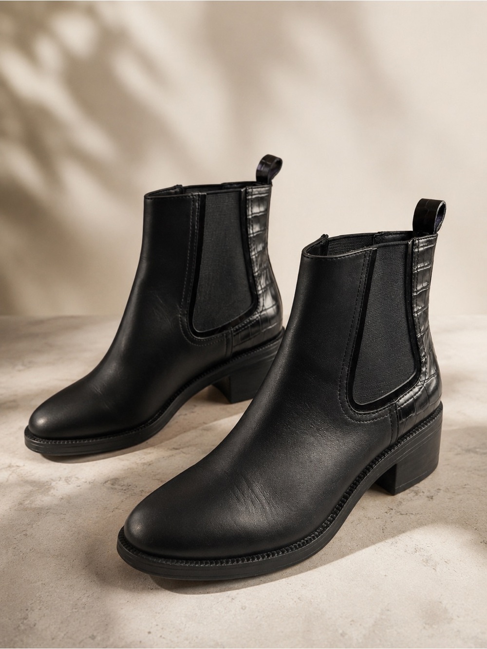 ZARA Block Heel Leather Croc Embossed Ankle Chelsea Boots, Black
US 7.5 EU 38